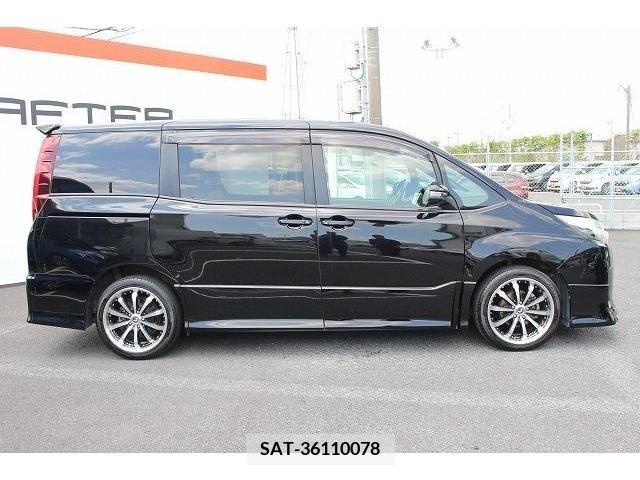 Toyota NOAH 2014-01 374049-7