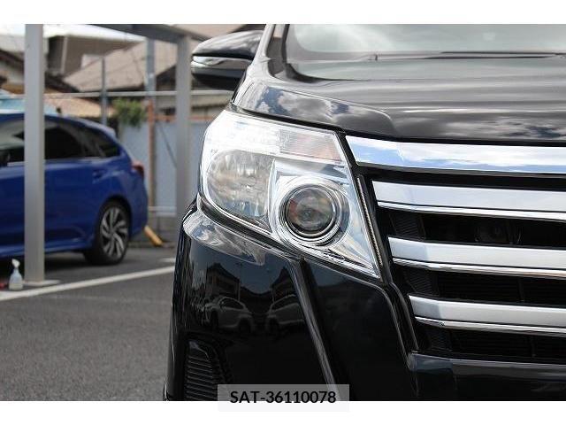 Toyota NOAH 2014-01 374049-10