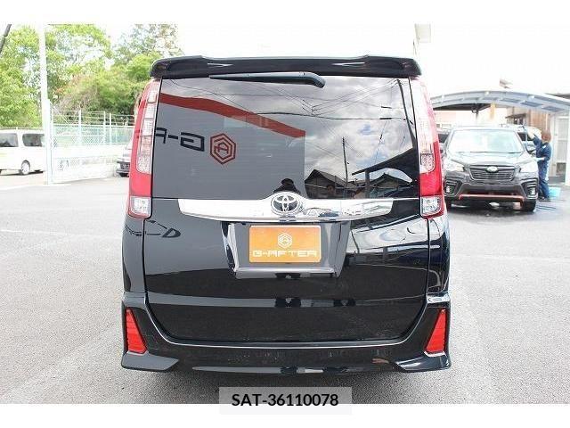 Toyota NOAH 2014-01 374049-8