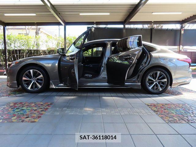 Lexus LS 2022-09 388173-12