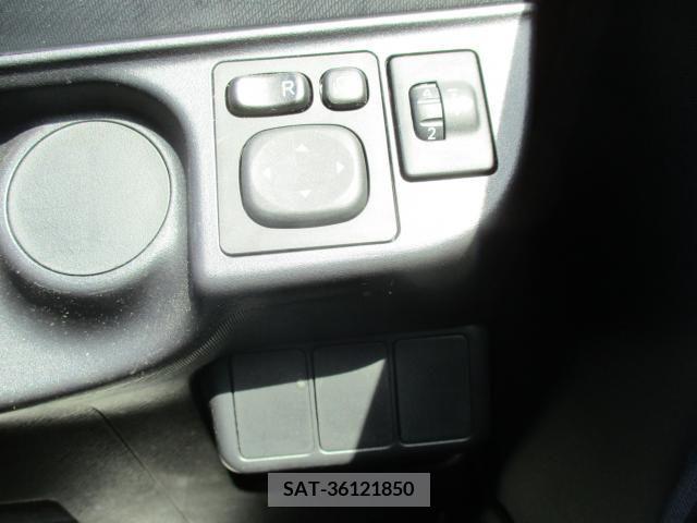 Toyota AQUA 2017-06 327936-8