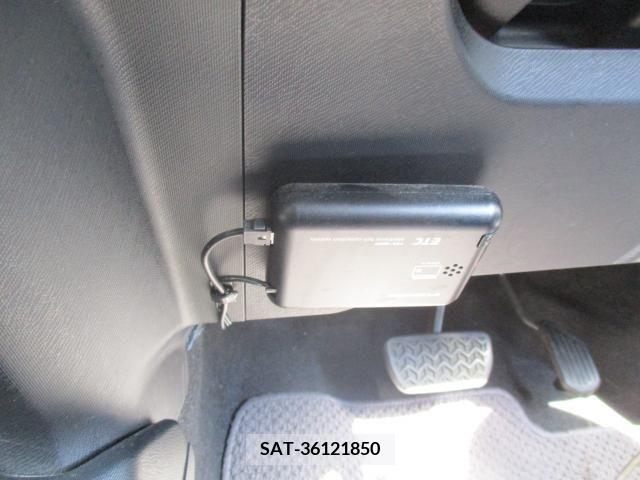 Toyota AQUA 2017-06 327936-12