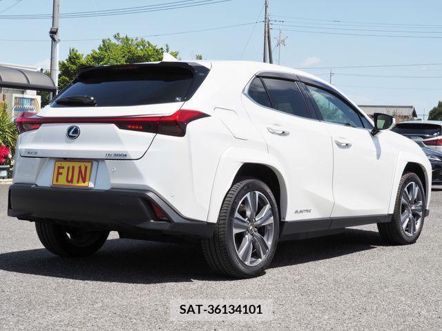 Lexus UX 2022-07 275944-4