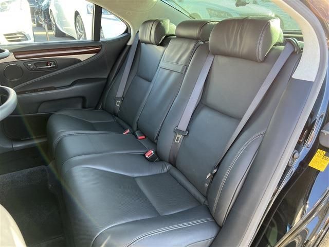 Lexus LS 2014-03 15810-19