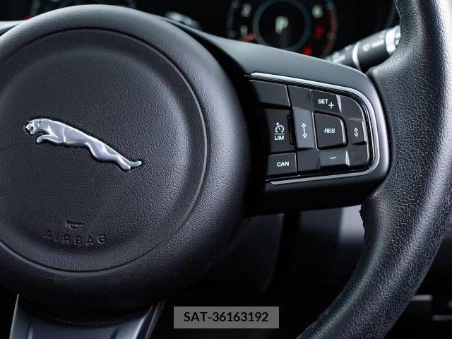 Jaguar E-PACE 2018-08 273179-12