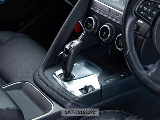 Jaguar E-PACE 2018-08 273179-10