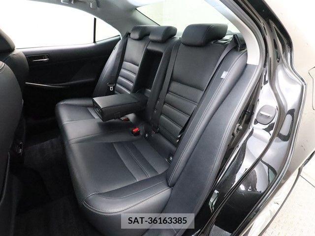 Lexus IS 2013-09 300067-6