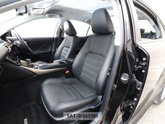 Lexus IS 2013-09 300067-5