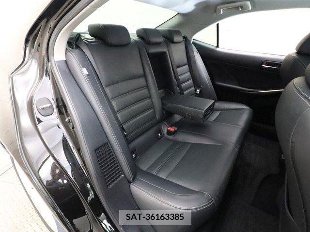 Lexus IS 2013-09 300067-4
