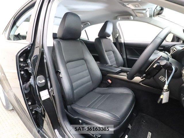 Lexus IS 2013-09 300067-3