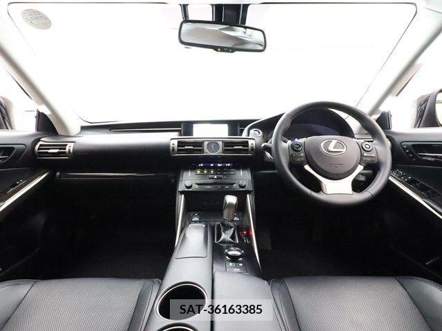 Lexus IS 2013-09 300067-2