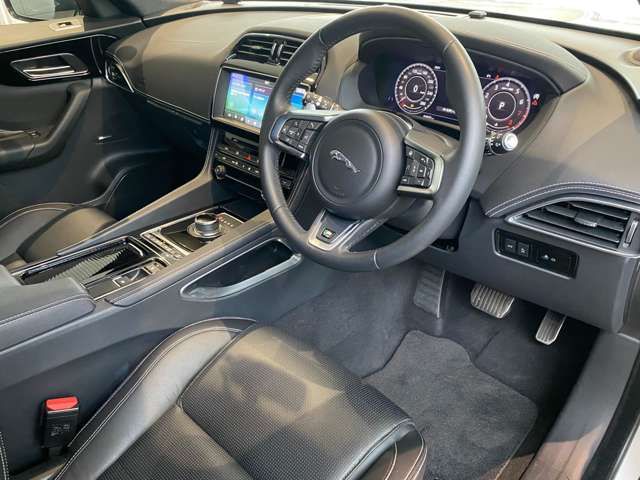 Jaguar F-PACE 2020-09 3444-10