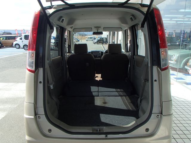 Nissan ROOX 2011-02 1388-13