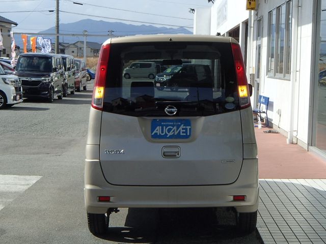 Nissan ROOX 2011-02 1388-7