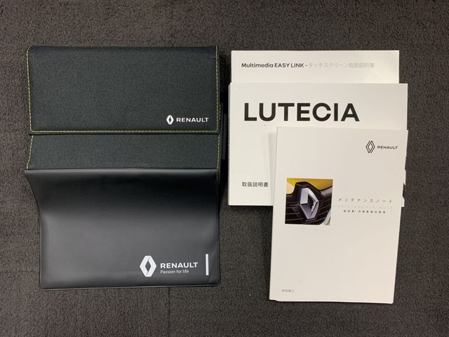 Renault LUTECIA 2022-03 5325-29
