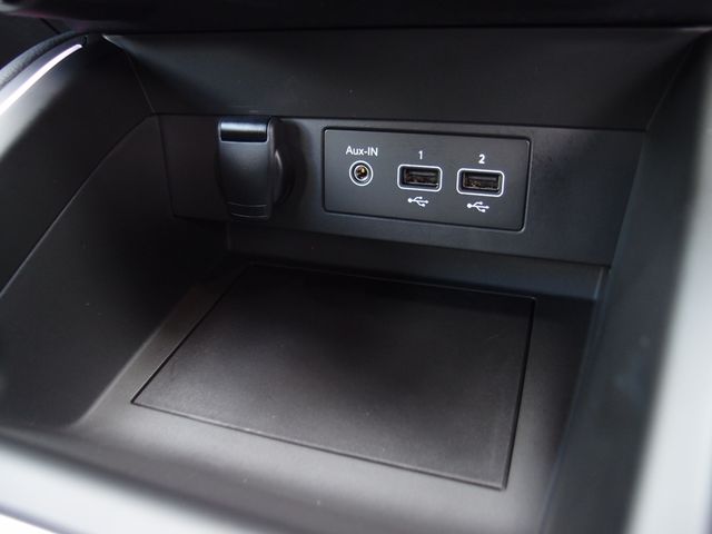 Renault LUTECIA 2022-03 5325-18