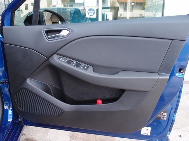 Renault LUTECIA 2022-03 5325-21