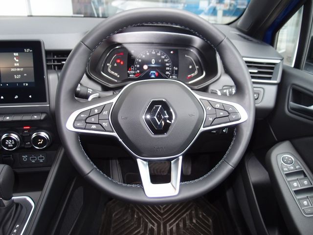Renault LUTECIA 2022-03 5325-10