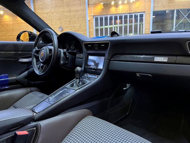 Porsche 911 2017-02 193608-1