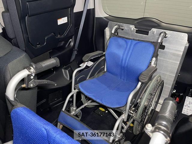 Toyota VOXY 2017-02 321519-14