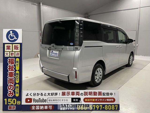 Toyota VOXY 2017-02 321519-17