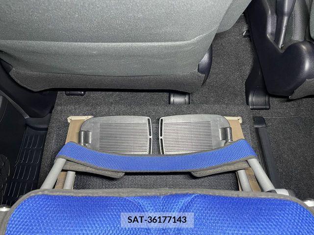 Toyota VOXY 2017-02 321519-9