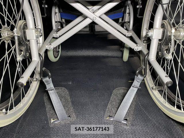 Toyota VOXY 2017-02 321519-8