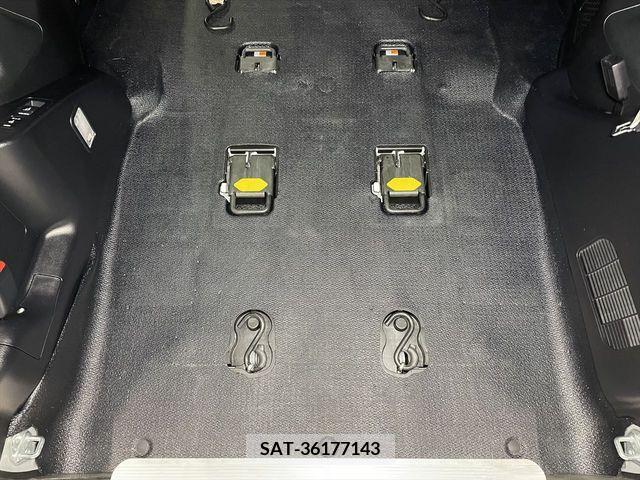 Toyota VOXY 2017-02 321519-4