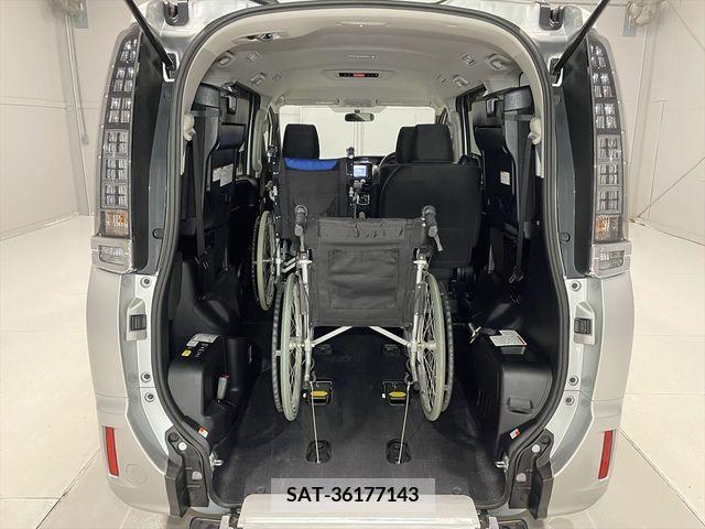 Toyota VOXY 2017-02 321519-11