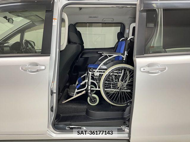 Toyota VOXY 2017-02 321519-12