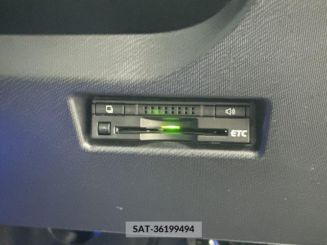 Toyota AQUA 2016-05 344579-18