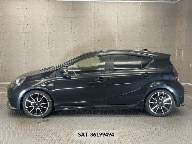 Toyota AQUA 2016-05 344579-12