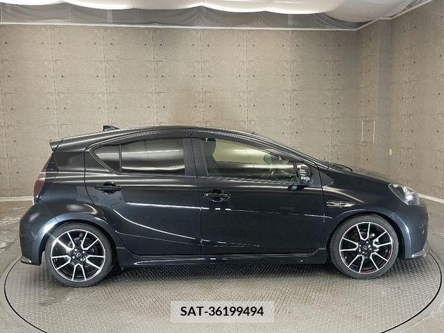 Toyota AQUA 2016-05 344579-11