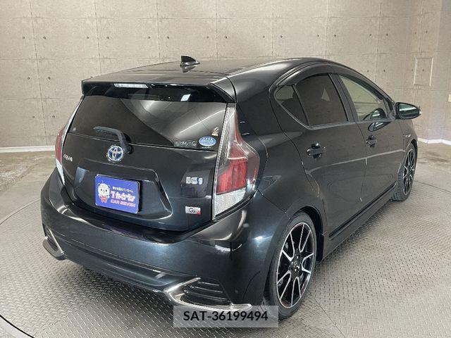Toyota AQUA 2016-05 344579-3