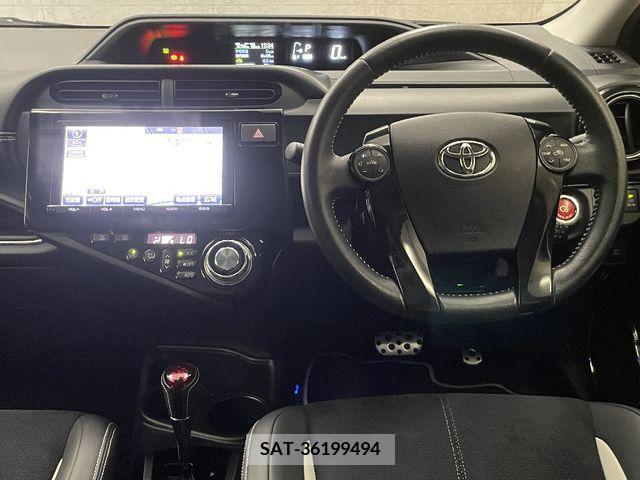 Toyota AQUA 2016-05 344579-1