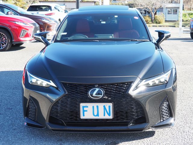 Lexus IS 2021-05 189996-1