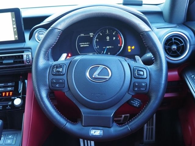 Lexus IS 2021-05 189996-17
