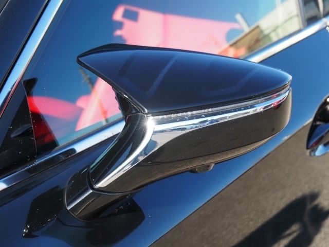 Lexus IS 2021-05 189996-9