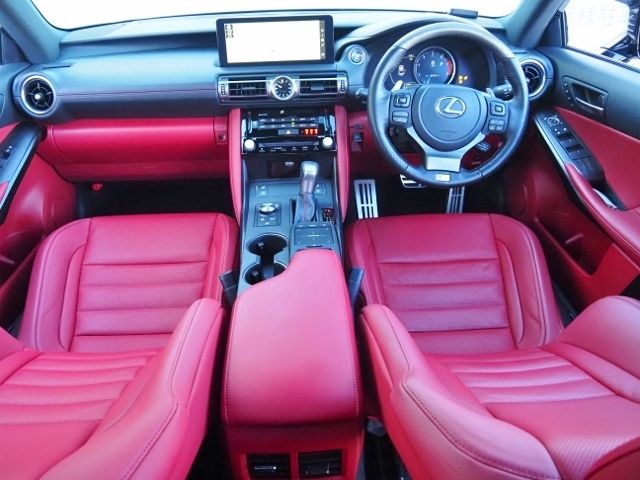 Lexus IS 2021-05 189996-13