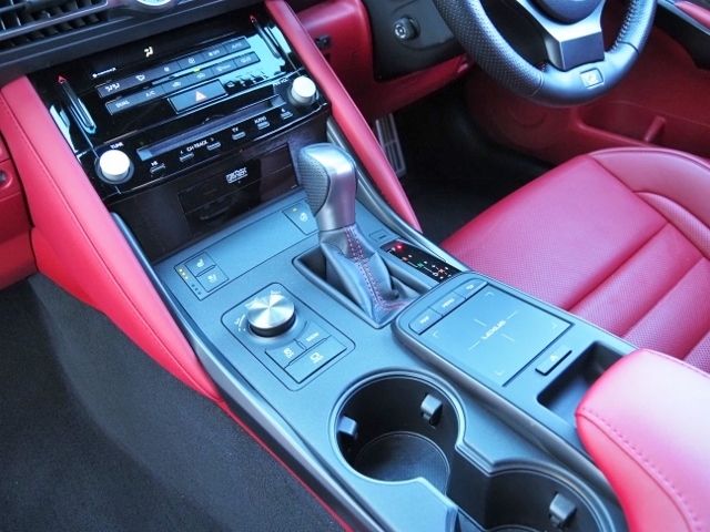Lexus IS 2021-05 189996-25