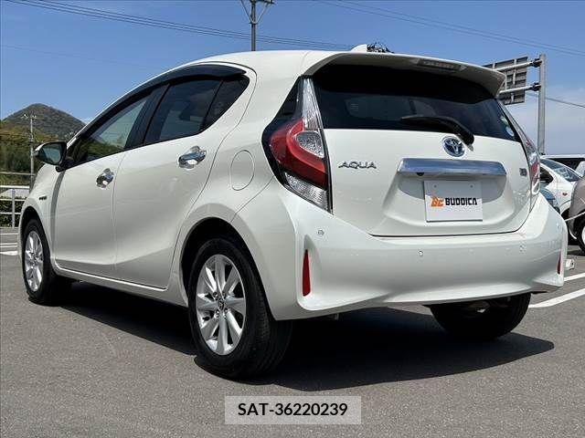 Toyota AQUA 2019-04 243515-22