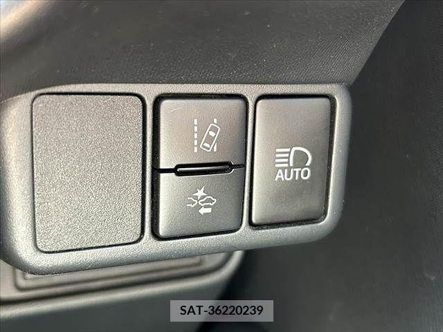 Toyota AQUA 2019-04 243515-16