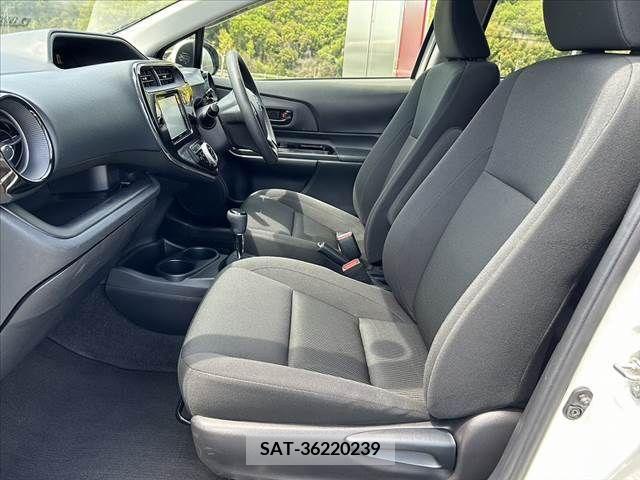 Toyota AQUA 2019-04 243515-12