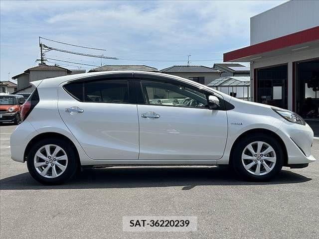 Toyota AQUA 2019-04 243515-9