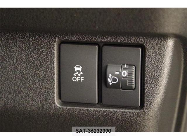 Honda N BOX CUSTOM 2023-10 210902-11