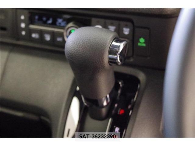Honda N BOX CUSTOM 2023-10 210902-8