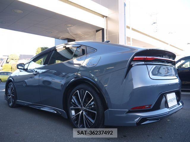 Toyota PRIUS 2023-05 226541-1