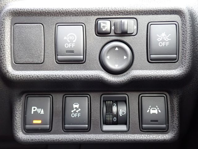 Nissan NOTE 2018-10 6890-6