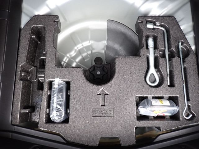 Nissan NOTE 2018-10 6890-20