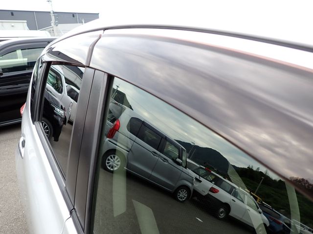 Nissan NOTE 2018-10 6890-18